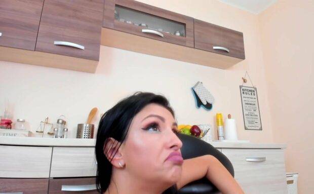 Ass Pov Of Brunette Milf Slutty In The Kitchen Sex Video