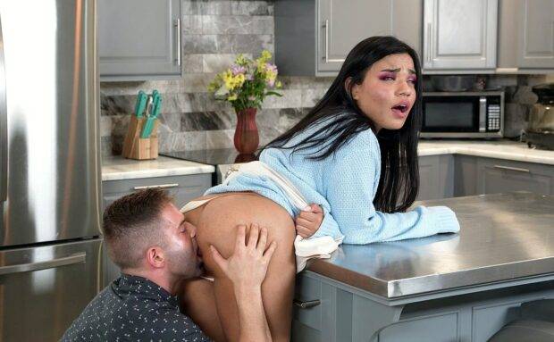 Summer Col Gets Her Pussy Licked By Nicky Rebel In The Kitchen